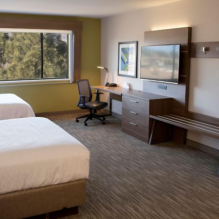 Holiday Inn Express & Suites Colorado Springs North By Ihg Exterior photo