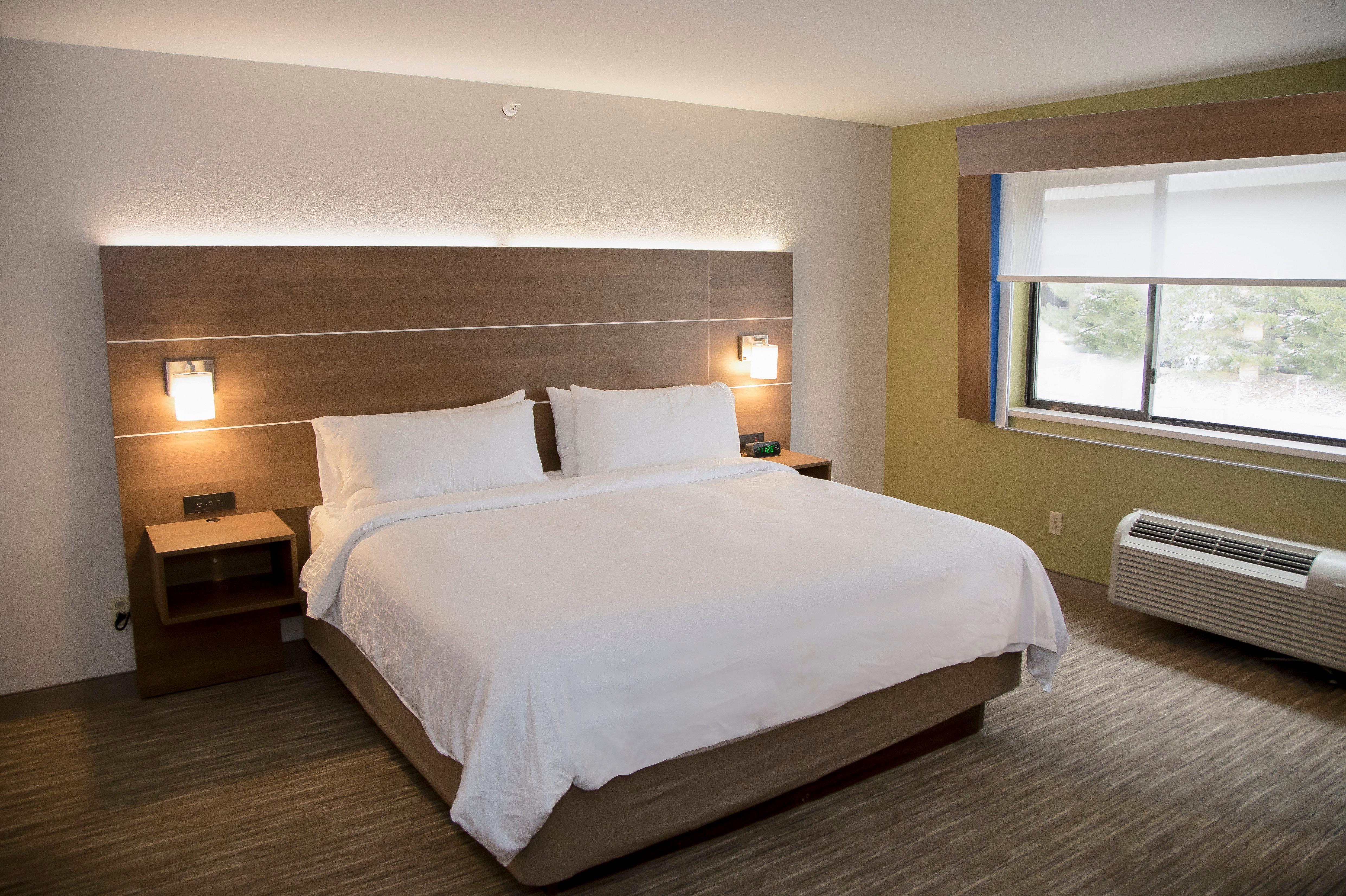 Holiday Inn Express & Suites Colorado Springs North By Ihg Exterior photo