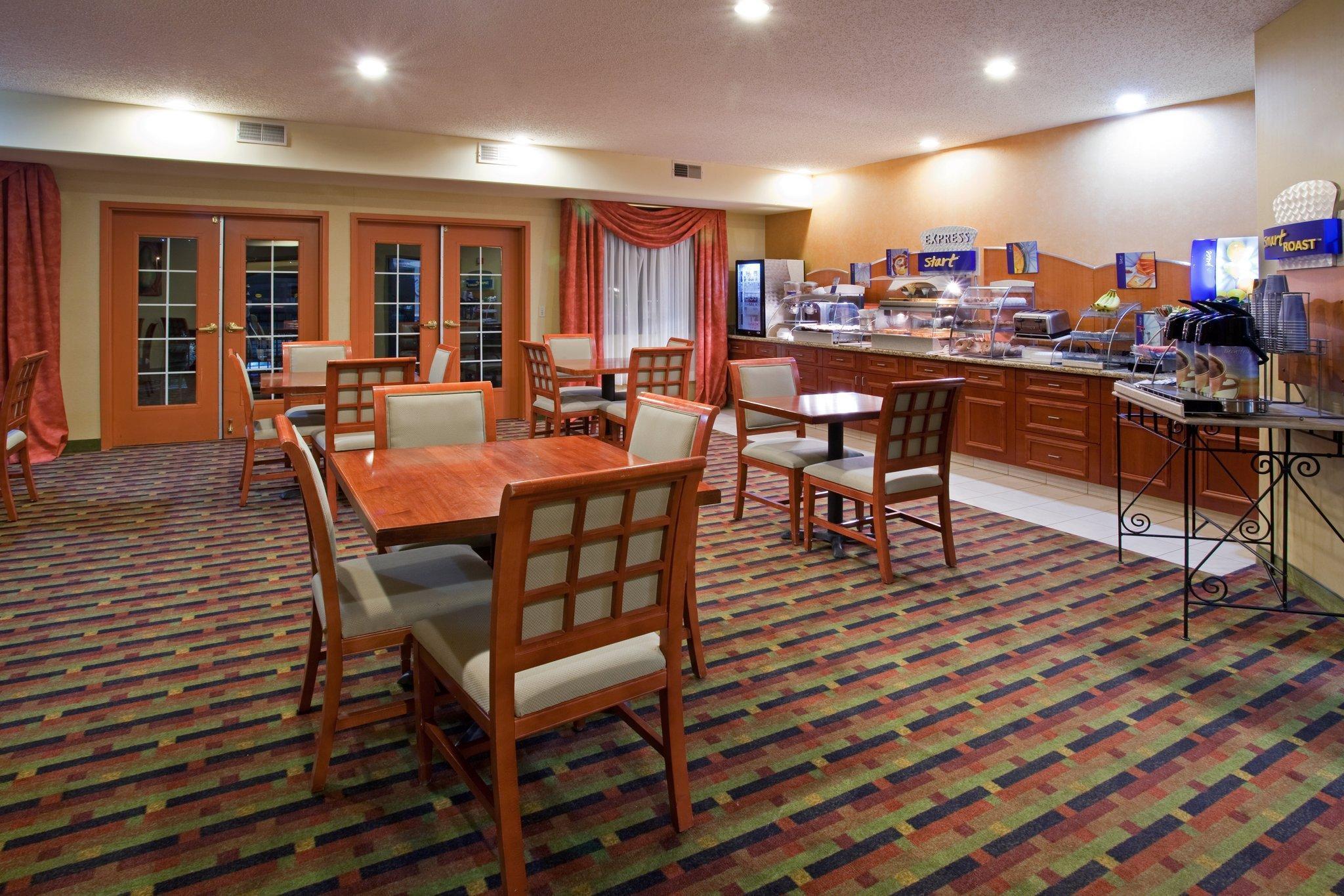 Holiday Inn Express & Suites Colorado Springs North By Ihg Exterior photo