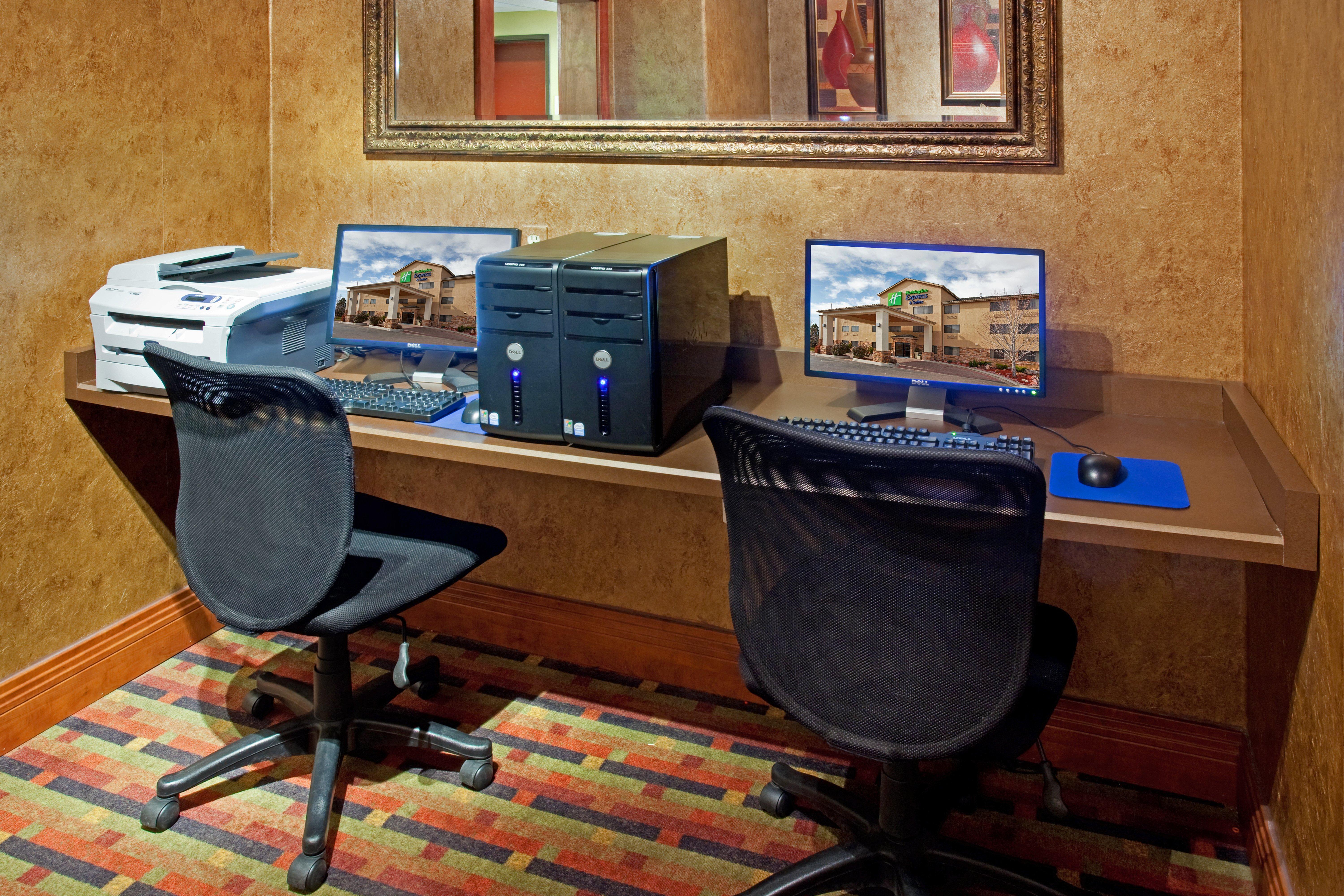 Holiday Inn Express & Suites Colorado Springs North By Ihg Exterior photo