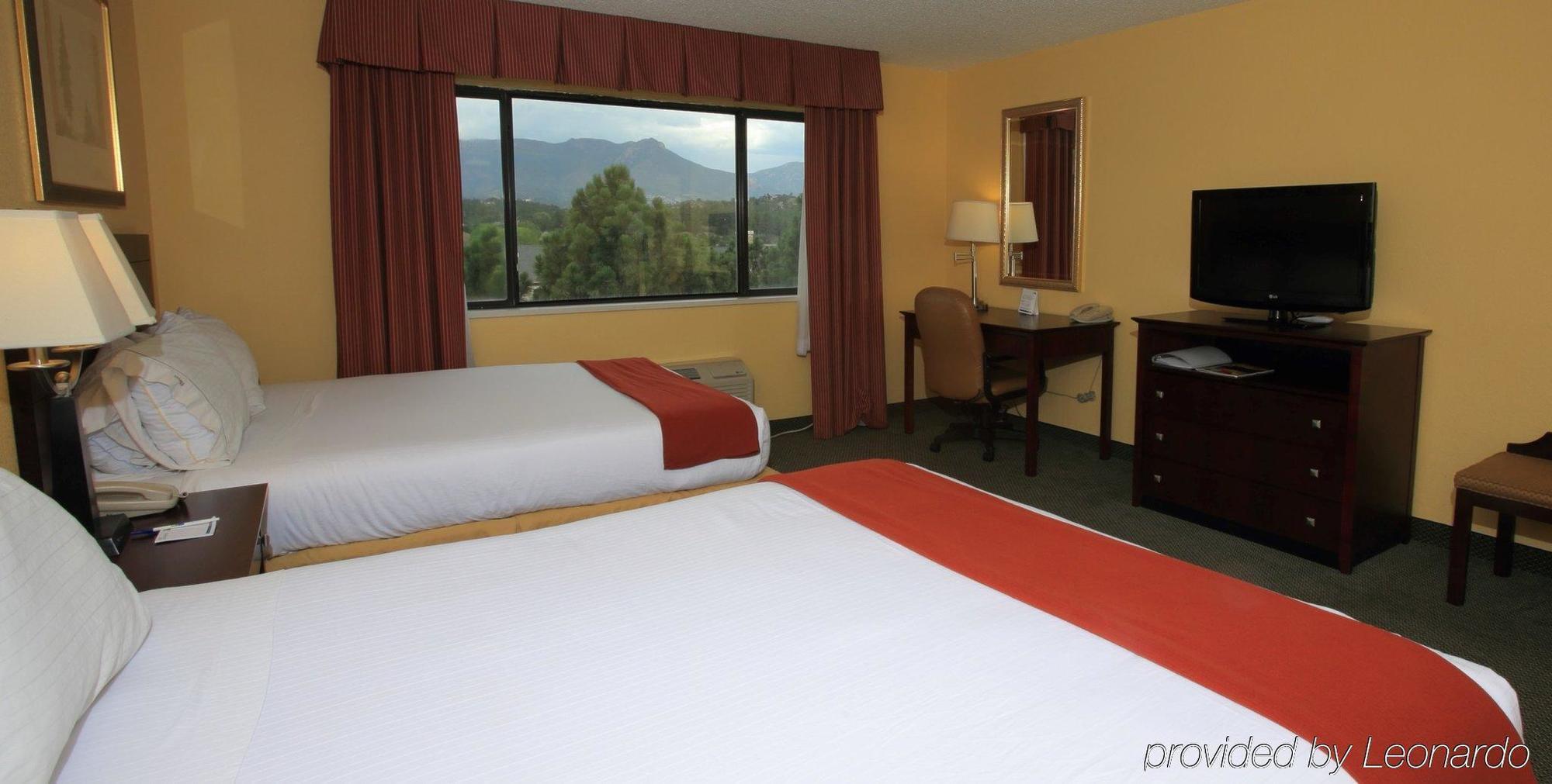 Holiday Inn Express & Suites Colorado Springs North By Ihg Exterior photo